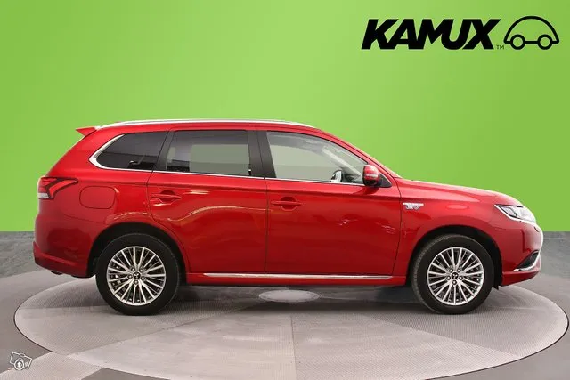 Mitsubishi Outlander 4WD 5P / Vakionopeudensäädin / Navigointi / Vähän ajettu / Neliveto / Image 2